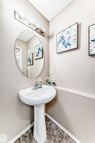 14043 151 Avenue, Edmonton, AB - Indoor Photo Showing Bathroom