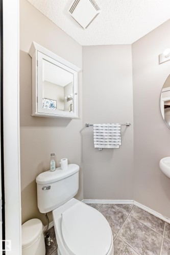 14043 151 Avenue, Edmonton, AB - Indoor Photo Showing Bathroom