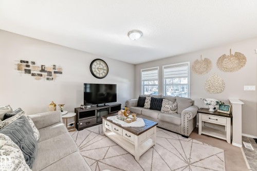 14043 151 Avenue, Edmonton, AB - Indoor Photo Showing Living Room