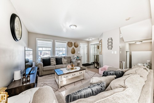 14043 151 Avenue, Edmonton, AB - Indoor Photo Showing Living Room