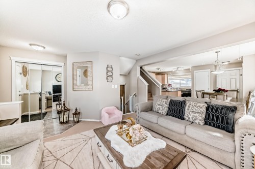14043 151 Avenue, Edmonton, AB - Indoor Photo Showing Living Room