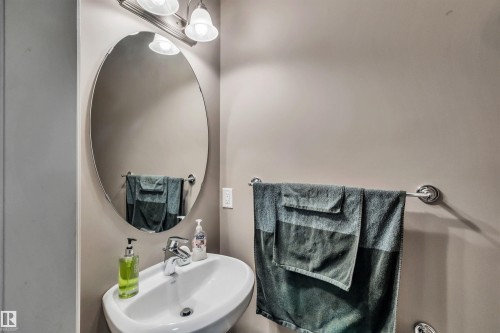 1539 Chapman Way, Edmonton, AB - Indoor Photo Showing Bathroom