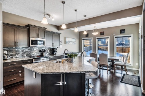 1539 Chapman Way, Edmonton, AB - Indoor Photo Showing Kitchen With Upgraded Kitchen