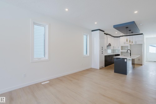9707 157 St Nw, Edmonton, AB - Indoor Photo Showing Kitchen