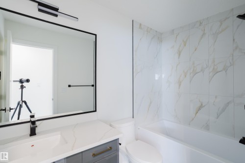 9707 157 St Nw, Edmonton, AB - Indoor Photo Showing Bathroom