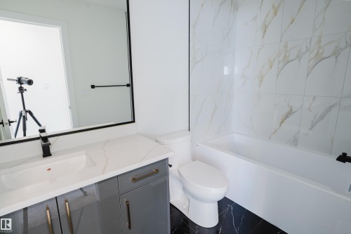 9707 157 St Nw, Edmonton, AB - Indoor Photo Showing Bathroom