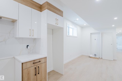 9707 157 St Nw, Edmonton, AB - Indoor Photo Showing Other Room