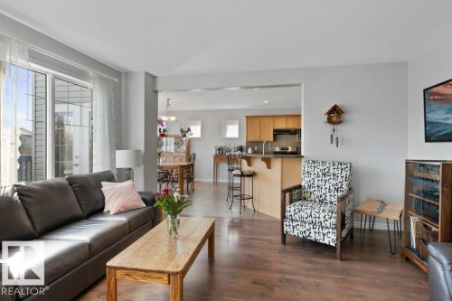 7 Erin Close, St. Albert, AB - Indoor Photo Showing Living Room