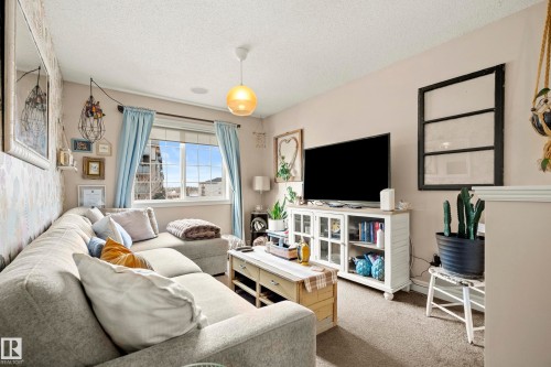 114 Mclaughlin Drive, Spruce Grove, AB - Indoor Photo Showing Living Room