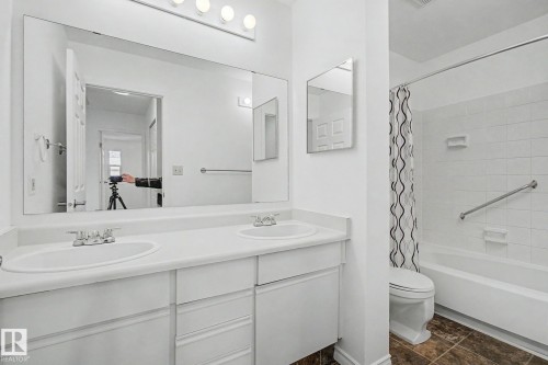 2932 36 Street, Edmonton, AB - Indoor Photo Showing Bathroom
