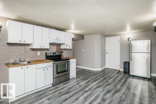 5304 92 Avenue, Edmonton, AB - Indoor Photo Showing Kitchen