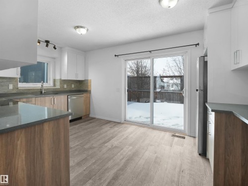 2516 42 Street, Edmonton, AB - Indoor Photo Showing Kitchen
