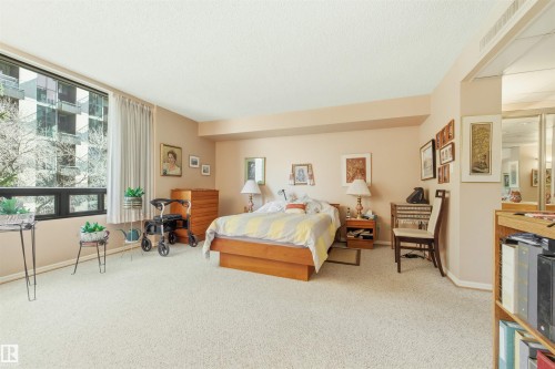 4C 10050 118 Street, Edmonton, AB - Indoor Photo Showing Bedroom
