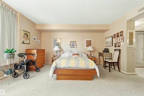 4C 10050 118 Street, Edmonton, AB - Indoor Photo Showing Bedroom