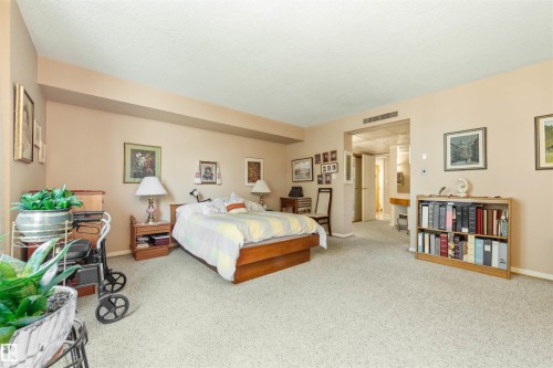 4C 10050 118 Street, Edmonton, AB - Indoor Photo Showing Bedroom