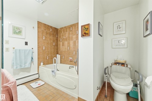 4C 10050 118 Street, Edmonton, AB - Indoor Photo Showing Bathroom
