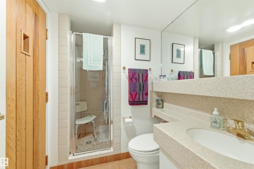 4C 10050 118 Street, Edmonton, AB - Indoor Photo Showing Bathroom