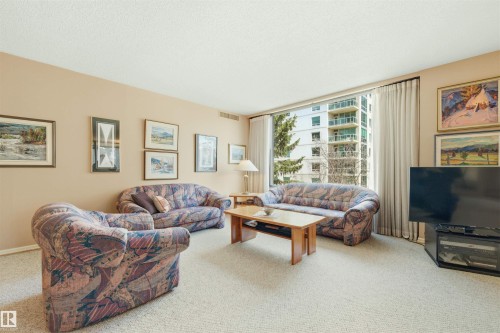 4C 10050 118 Street, Edmonton, AB - Indoor Photo Showing Living Room