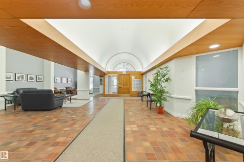 4C 10050 118 Street, Edmonton, AB - Indoor Photo Showing Other Room