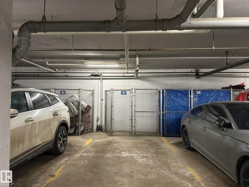 311 667 Watt Boulevard, Edmonton, AB - Indoor Photo Showing Garage
