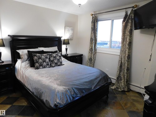 1704 10150 117 Street, Edmonton, AB - Indoor Photo Showing Bedroom