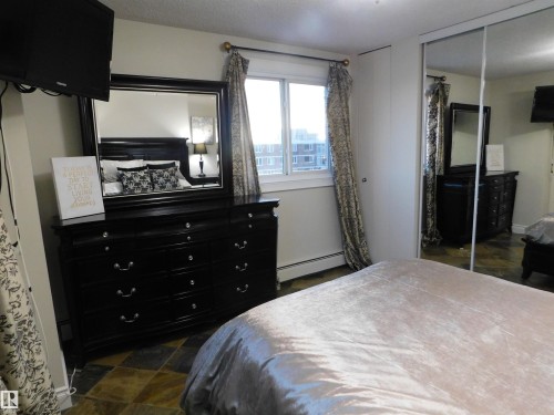 1704 10150 117 Street, Edmonton, AB - Indoor Photo Showing Bedroom