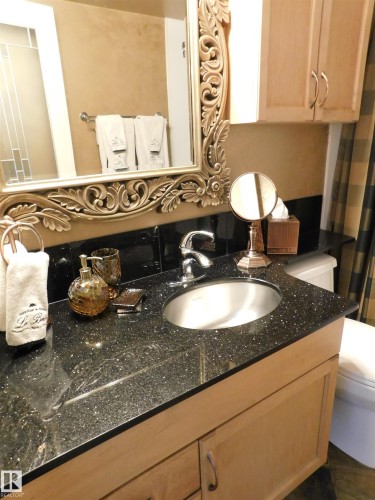 1704 10150 117 Street, Edmonton, AB - Indoor Photo Showing Bathroom