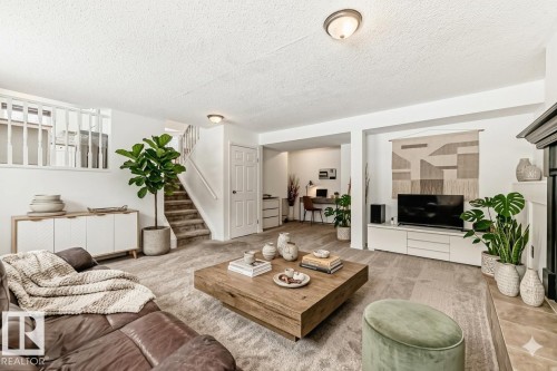 5 Dillon Place, St. Albert, AB - Indoor Photo Showing Living Room