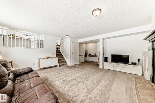 5 Dillon Place, St. Albert, AB - Indoor