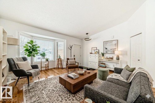 5 Dillon Place, St. Albert, AB - Indoor Photo Showing Living Room