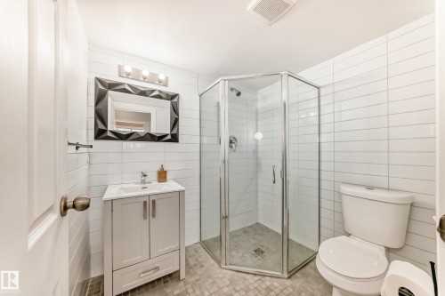 5 Dillon Place, St. Albert, AB - Indoor Photo Showing Bathroom