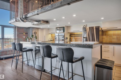 1004 10179 105 Street, Edmonton, AB - Indoor Photo Showing Kitchen With Upgraded Kitchen