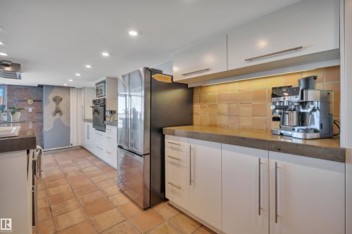 1004 10179 105 Street, Edmonton, AB - Indoor Photo Showing Kitchen