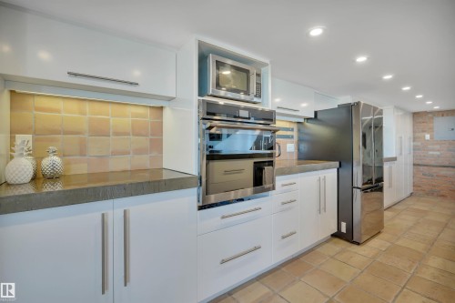 1004 10179 105 Street, Edmonton, AB - Indoor Photo Showing Kitchen