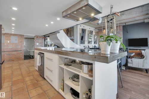 1004 10179 105 Street, Edmonton, AB - Indoor Photo Showing Kitchen