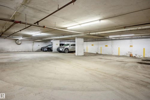 1004 10179 105 Street, Edmonton, AB - Indoor Photo Showing Garage