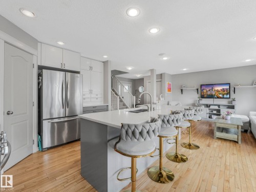 2354 Taylor Close, Edmonton, AB - Indoor Photo Showing Kitchen With Upgraded Kitchen