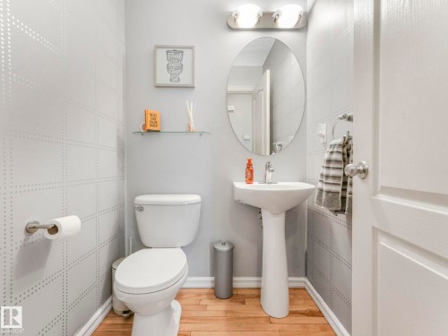 2354 Taylor Close, Edmonton, AB - Indoor Photo Showing Bathroom