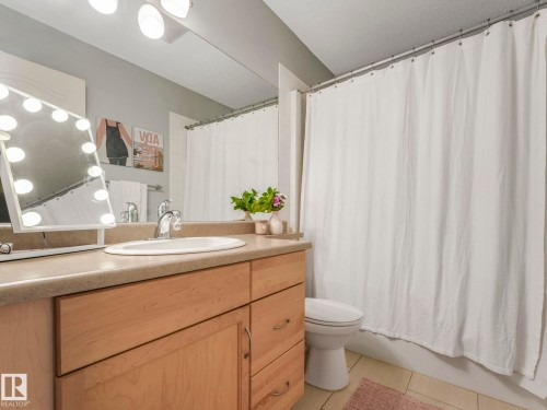 2354 Taylor Close, Edmonton, AB - Indoor Photo Showing Bathroom