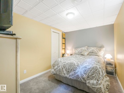 2354 Taylor Close, Edmonton, AB - Indoor Photo Showing Bedroom