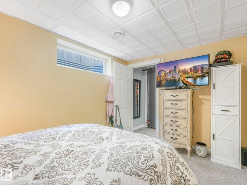 2354 Taylor Close, Edmonton, AB - Indoor Photo Showing Bedroom