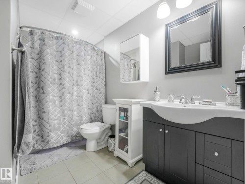2354 Taylor Close, Edmonton, AB - Indoor Photo Showing Bathroom