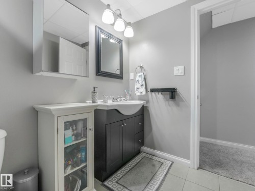 2354 Taylor Close, Edmonton, AB - Indoor Photo Showing Bathroom
