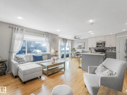 2354 Taylor Close, Edmonton, AB - Indoor Photo Showing Living Room