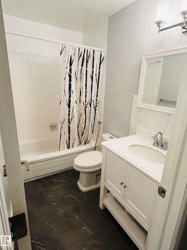 322 Willow Court, Edmonton, AB - Indoor Photo Showing Bathroom