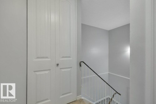 322 Willow Court, Edmonton, AB - Indoor Photo Showing Other Room