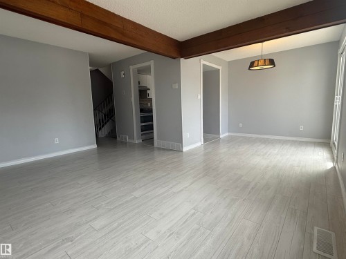 322 Willow Court, Edmonton, AB - Indoor Photo Showing Other Room