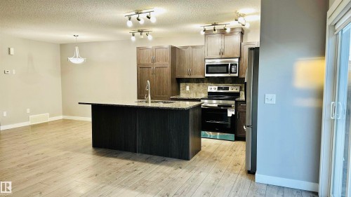 1105 33A Street, Edmonton, AB - Indoor Photo Showing Kitchen With Stainless Steel Kitchen