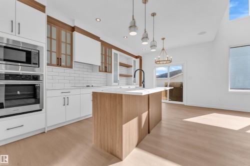 4 Grayson Green, Stony Plain, AB - Indoor Photo Showing Kitchen With Upgraded Kitchen