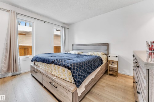 18403 55 Avenue, Edmonton, AB - Indoor Photo Showing Bedroom